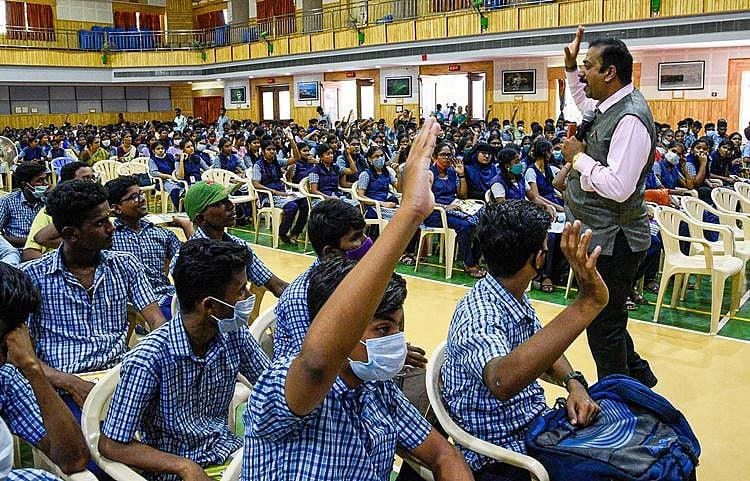 Breaking: Youth Skill Development Programme Attracts Participants bk6