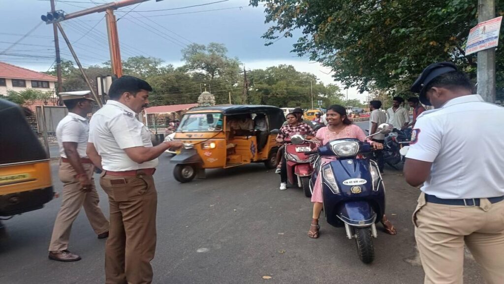 Police Intensify Vehicle Checks Across Erode District cr2
